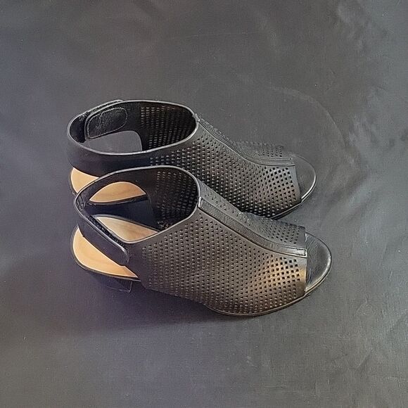 CITY CLASSIFIEDS ROADWAY-CEMENT PEEP TOE VELCRO CLOSURE STRAP SANDAL - Picture 5 of 13